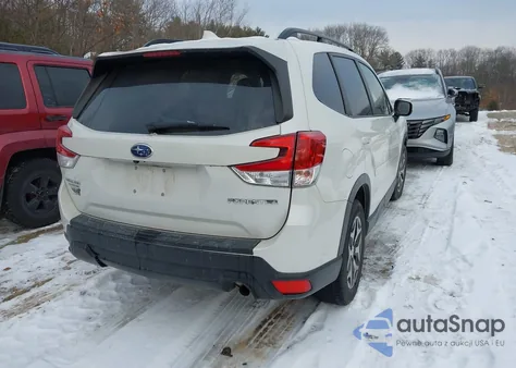 2019 Subaru Forester Premium z USA, uszkodzony, nr VIN JF2SKAGC8KH553686
